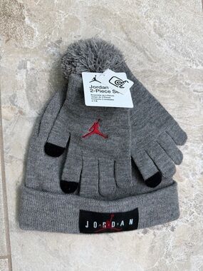 Jordan Kids' Gray Pom Beanie & Glove Set